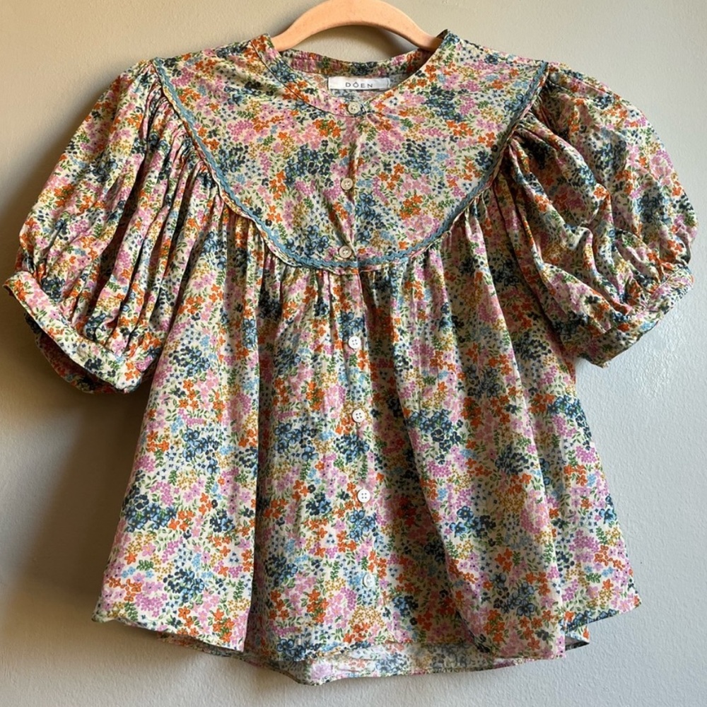 Doen Brenna Top in Cream Lady Bird Floral - EUC